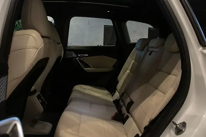 BMW IX1 - Imagem 13