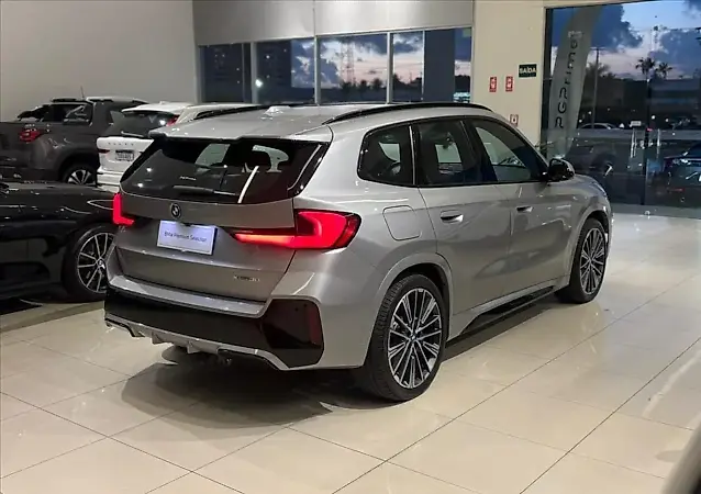 BMW IX1 - Imagem 8