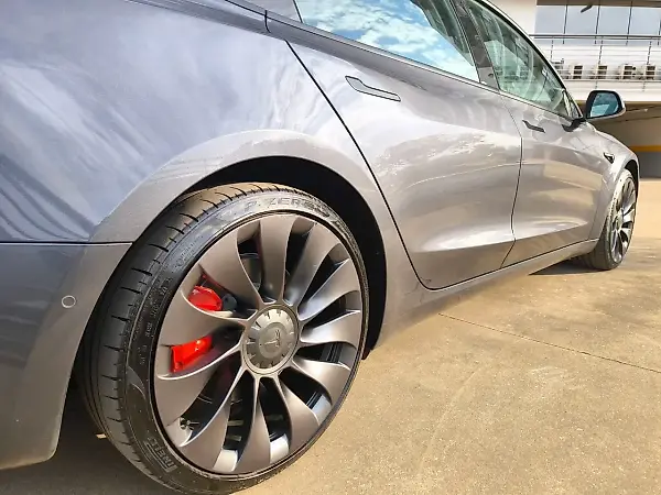 Tesla Model 3 - Imagem 14