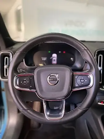 Volvo XC40 Recharge - Imagem 8