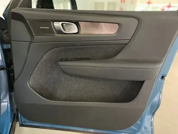 Volvo XC40 Recharge - Imagem 9