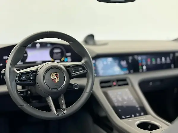 Porsche Taycan - Imagem 11