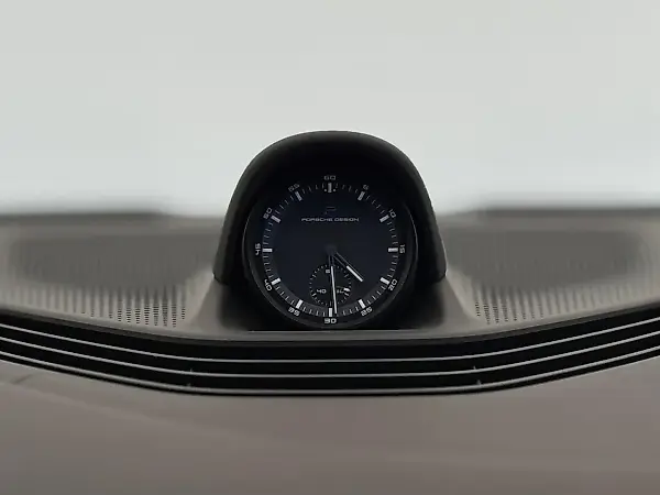 Porsche Taycan - Imagem 13