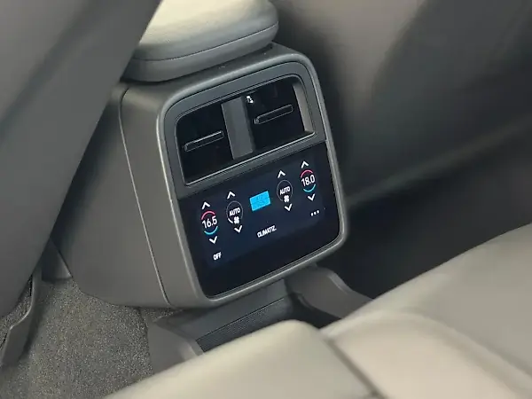 Porsche Taycan - Imagem 17