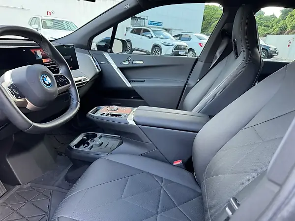 BMW Ix - Imagem 11