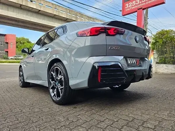 BMW IX2 - Imagem 8