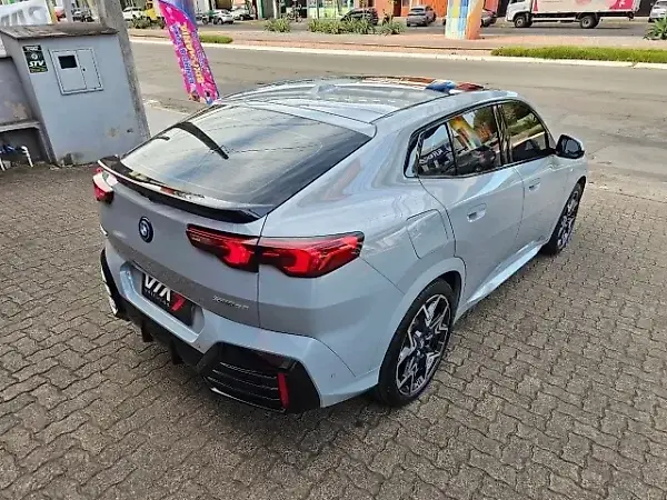 BMW IX2 - Imagem 11