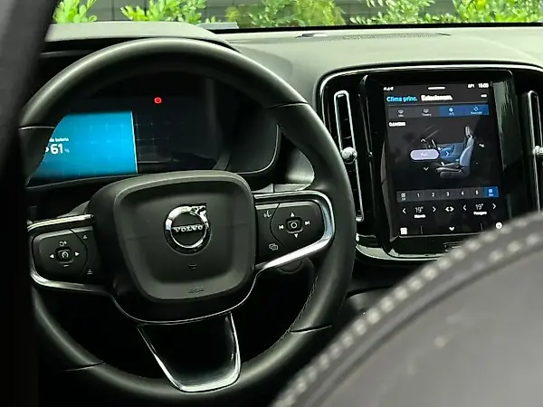 Volvo XC40 Recharge - Imagem 11