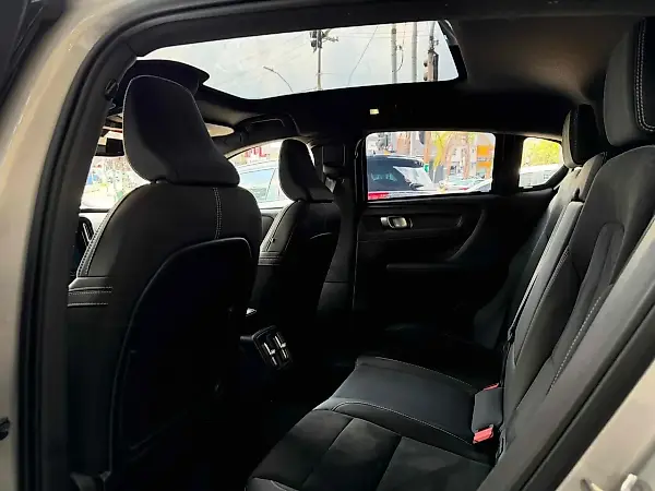 Volvo C40 Recharge - Imagem 8