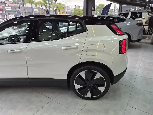 Volvo EX30 - Imagem 4