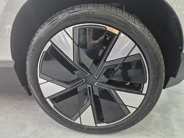 Volvo EX30 - Imagem 17