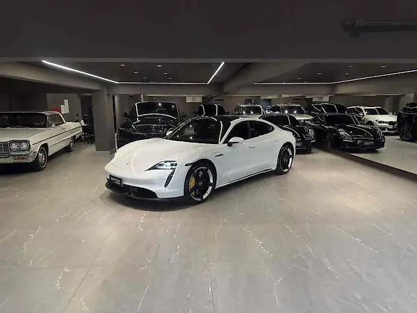Porsche Taycan - Imagem 1