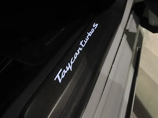 Porsche Taycan - Imagem 14