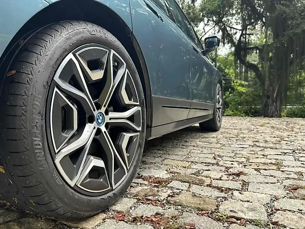 BMW IX2 - Imagem 9