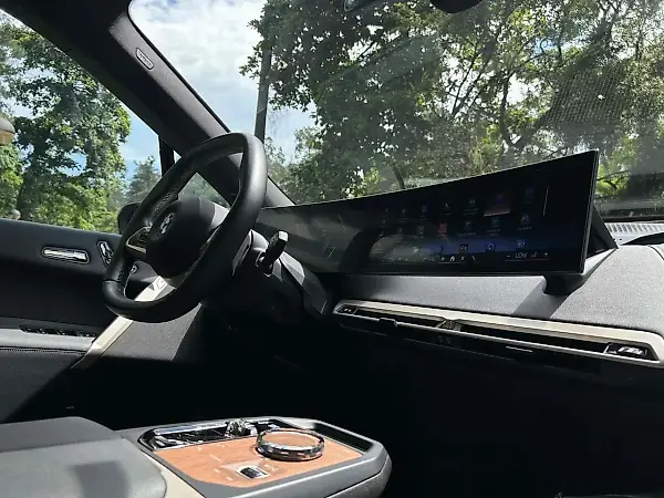 BMW IX2 - Imagem 17