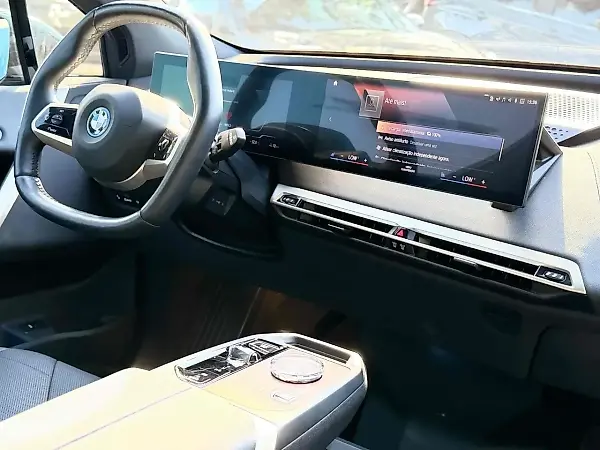 BMW Ix - Imagem 11