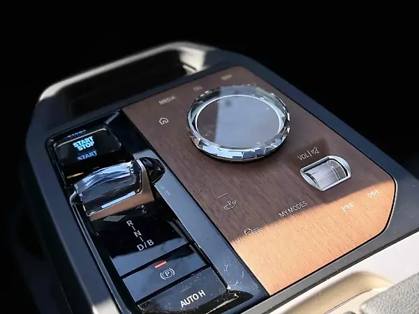BMW Ix - Imagem 9