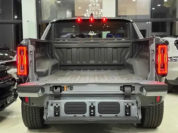 GMC Hummer EV Pickup - Imagem 11