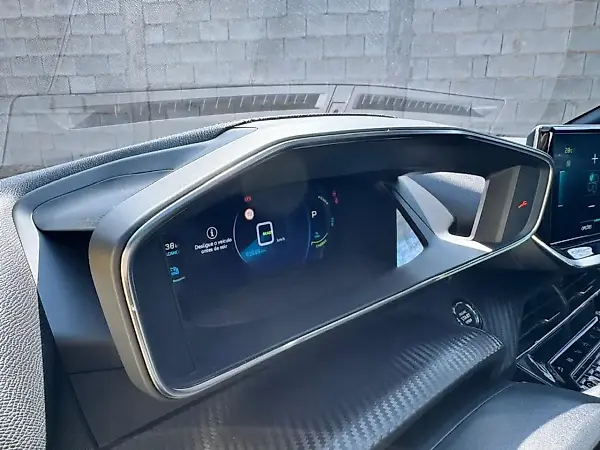Peugeot E-208 - Imagem 9