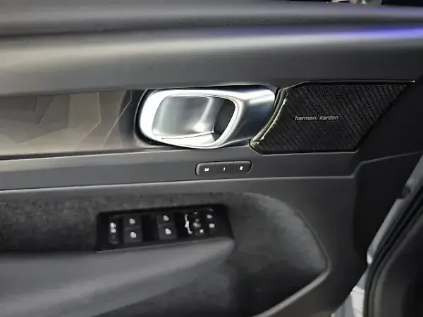 Volvo C40 Recharge - Imagem 17