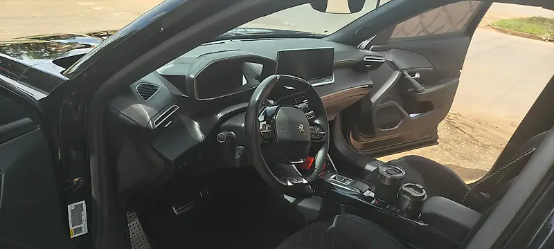Peugeot E-2008 - Imagem 13