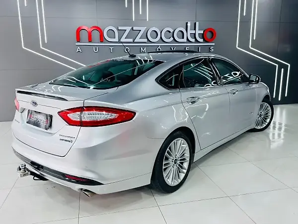 Ford Fusion Plug-in Hybrid - Imagem 4