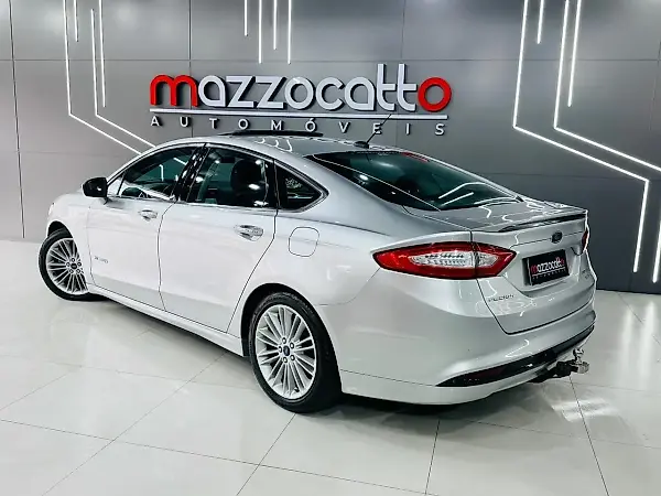 Ford Fusion Plug-in Hybrid - Imagem 6