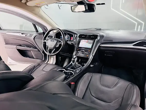Ford Fusion Plug-in Hybrid - Imagem 7