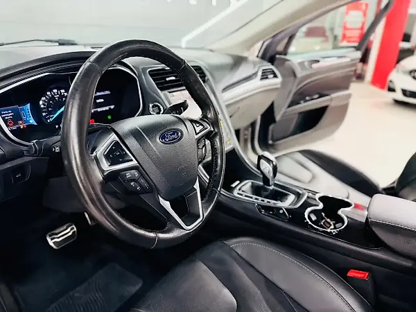 Ford Fusion Plug-in Hybrid - Imagem 11