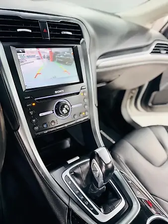 Ford Fusion Plug-in Hybrid - Imagem 12