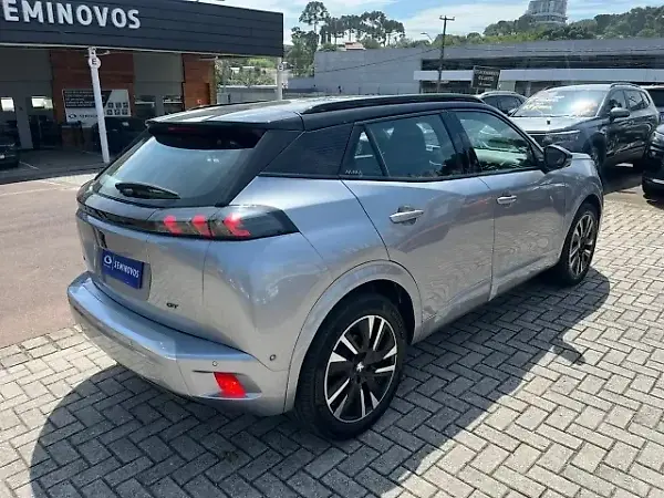 Peugeot E-2008 - Imagem 11