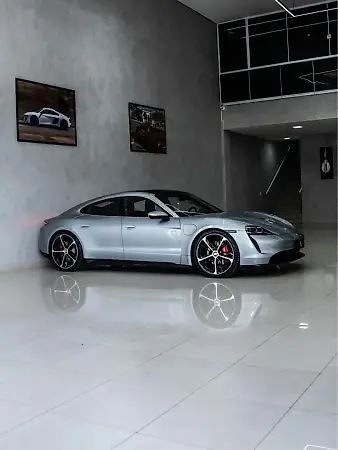 Porsche Taycan - Imagem 1
