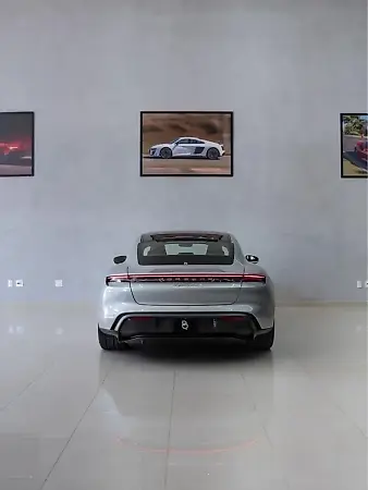 Porsche Taycan - Imagem 13