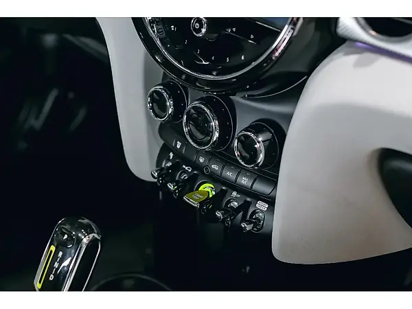 Mini Cooper SE - Imagem 17