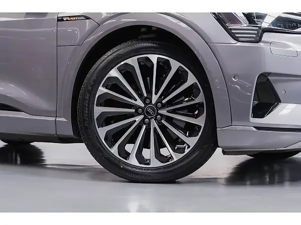 Audi E-tron Sportback - Imagem 13