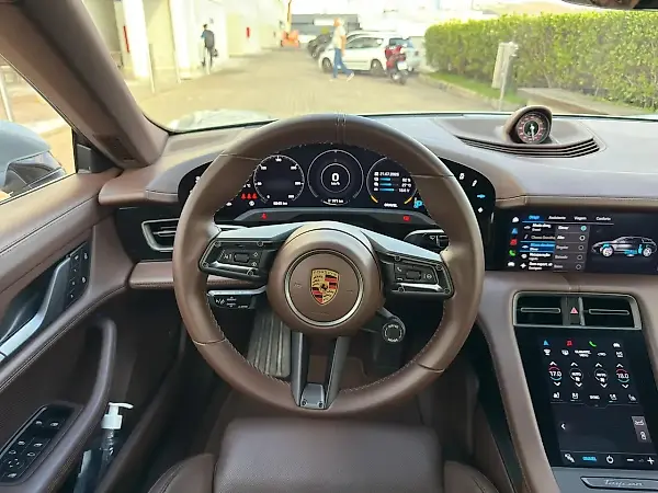 Porsche Taycan - Imagem 9