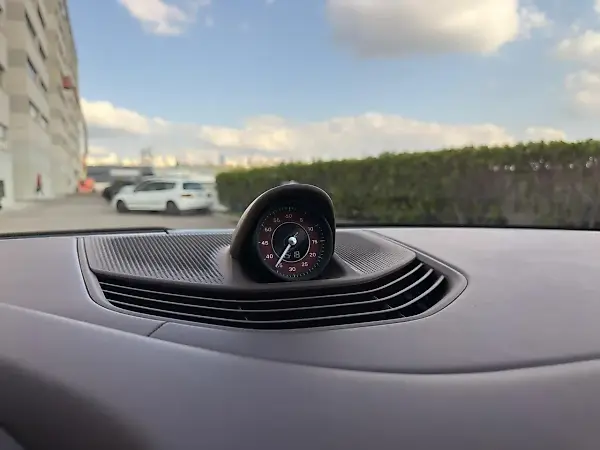 Porsche Taycan - Imagem 11