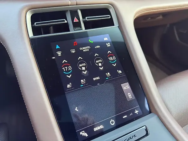 Porsche Taycan - Imagem 14