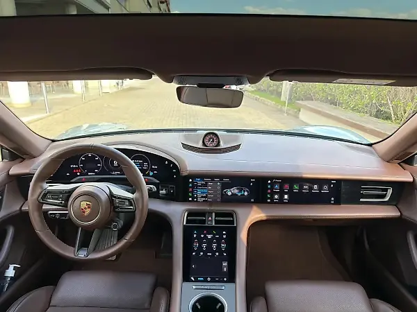 Porsche Taycan - Imagem 18