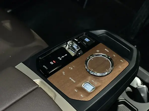 BMW Ix - Imagem 14