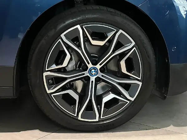 BMW Ix - Imagem 18