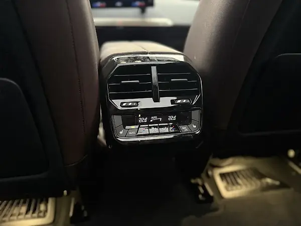 BMW Ix - Imagem 11