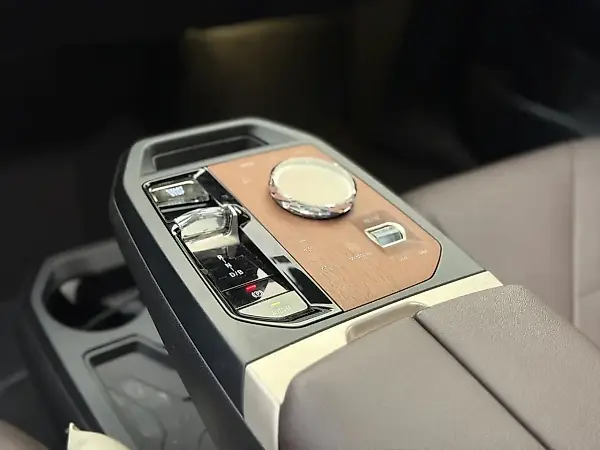 BMW Ix - Imagem 14
