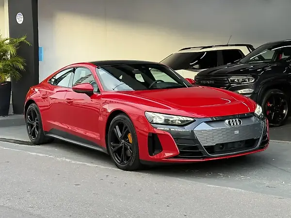 Audi E-tron S Sportback - Imagem 1