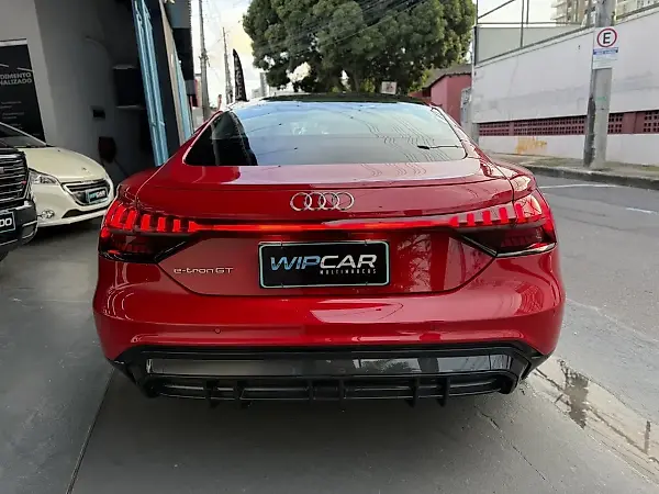 Audi E-tron S Sportback - Imagem 16