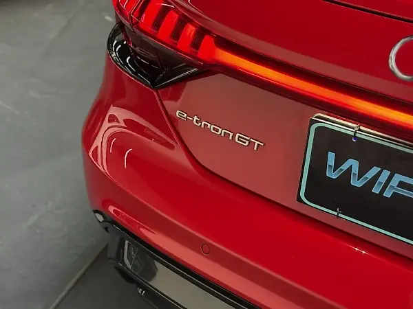 Audi E-tron S Sportback - Imagem 18