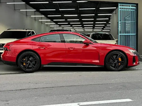 Audi E-tron S Sportback - Imagem 19