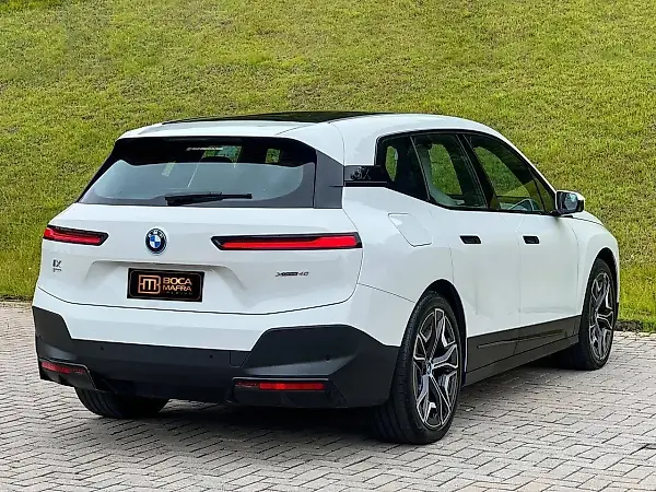 BMW Ix - Imagem 4