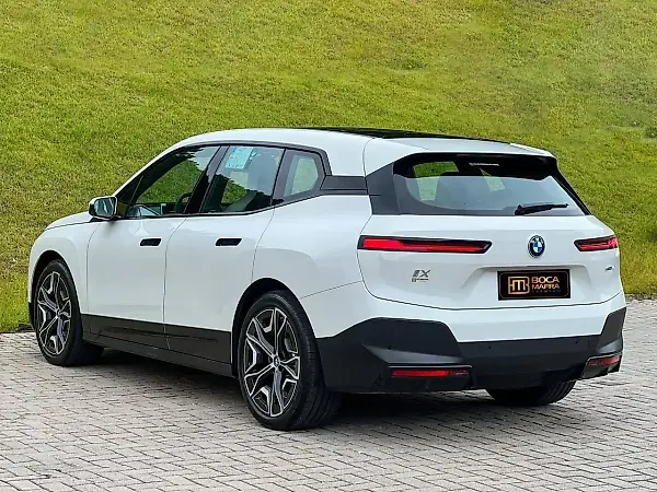 BMW Ix - Imagem 6