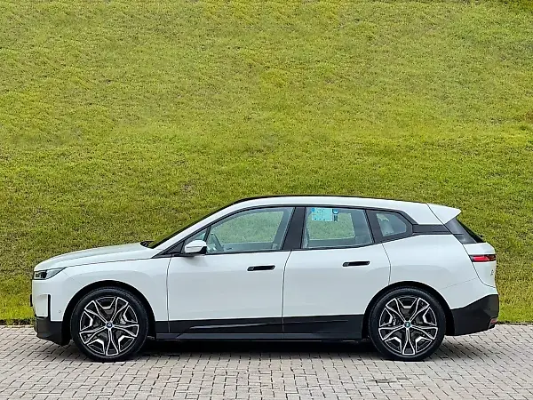 BMW Ix - Imagem 7